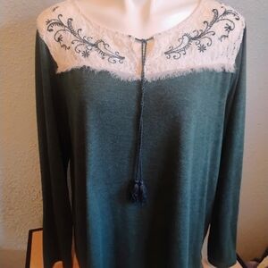 Embroidered Green Tunic Like Top Long Sleeve Light Lounge/Sleep wear‎ Nice LG/XL